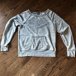 Cozy gray sweatshirt with back zipper detail